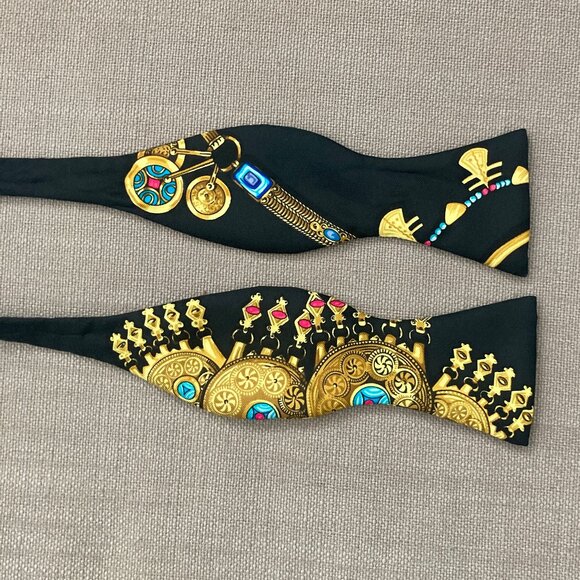 RARE HERMES SILK SCARF BOW TIE - BLACK GOLD Parures Des Sables by Bourthoumieux - Picture 4 of 4